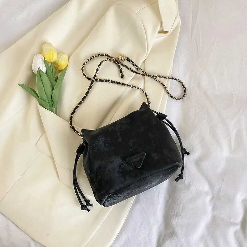 Simple New Fashion Bucket Bag Crossbody Bag Popular Chain Handbag Womens Bag 2024 Spring Shoulder Bag Purses and Handbags Y250319