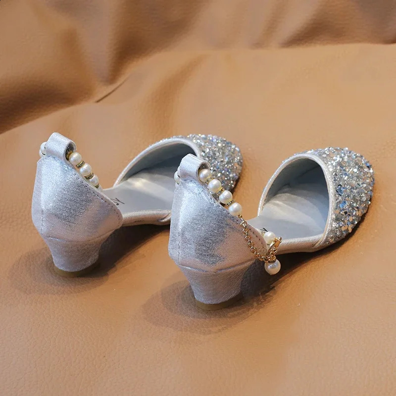 Girls Sandals Gold Fashion Crystal Shoes Silver Hundred Slip Performance Childrens High Heels Princess 250312