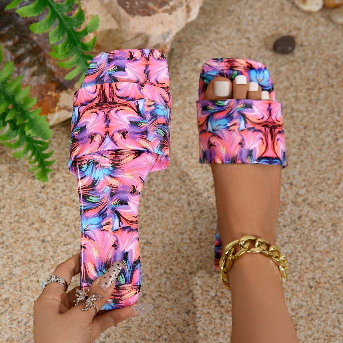 2025 New Designer Sandals Graffiti Flat Flip Flops Outdoor Indoor Big Feet Candy Color Square Toe Beach Sandals