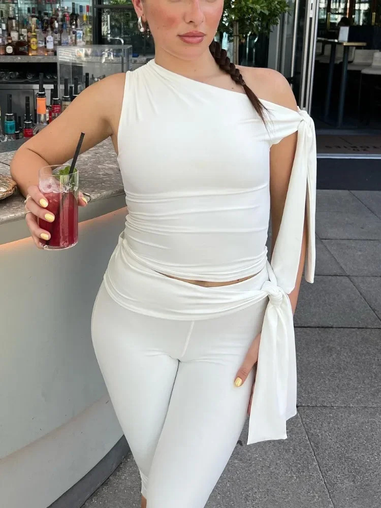 White shorts 2-piece set for women ultra-thin pleated fashionable cut top and high waisted shorts set for womens shoulders 250318