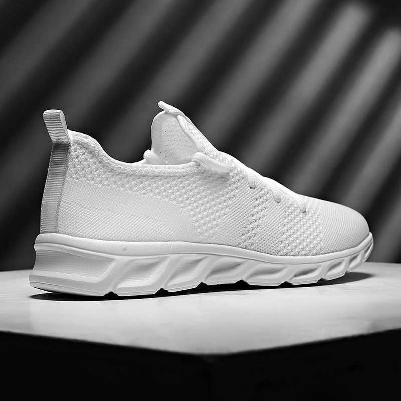 New mens jogging and leisure shoe brand outdoor fashion running shoes lace top breathable and comfortable sports shoes bladesW250320