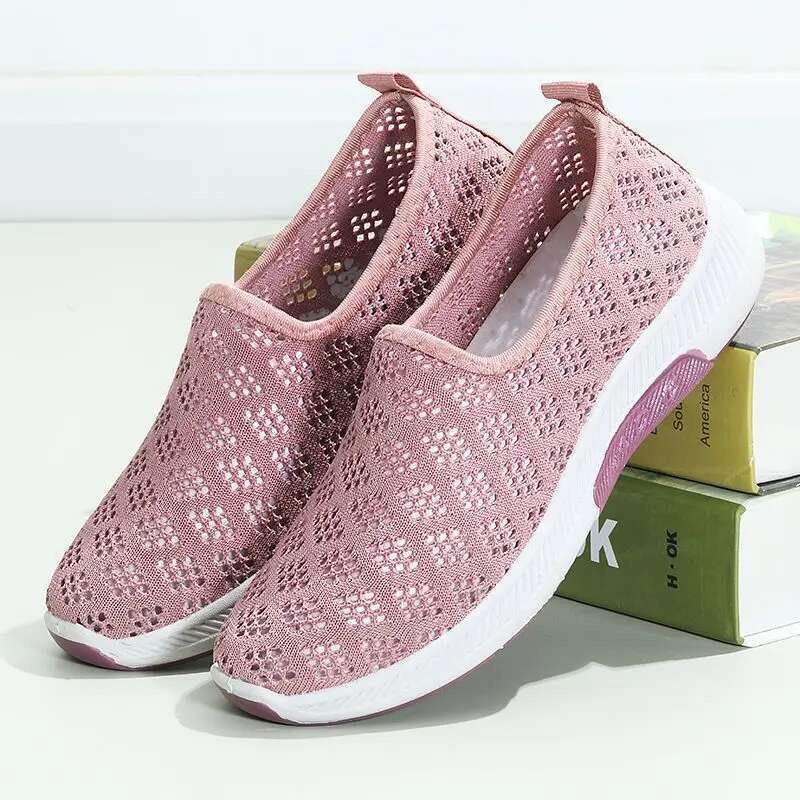 2024 Women Running Breathable Mesh Sports Flats Red Black Fem ale Walking Light Soft S hoes Sneakers Lady Jogging Trainers