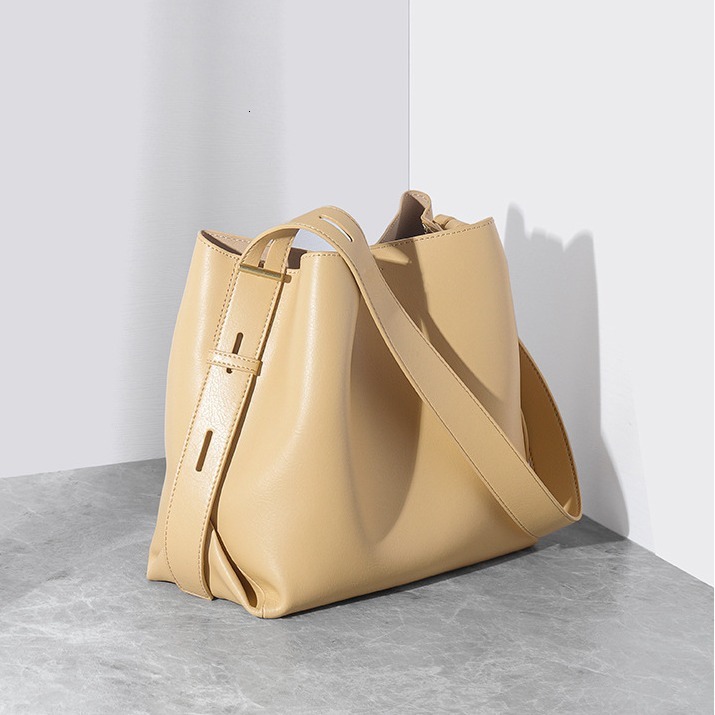 Large Capacity Exquisite Niche Light Luxury High End Feeling Water Bucket Genuine Leather Women S Tote Bag Shoulder Bags