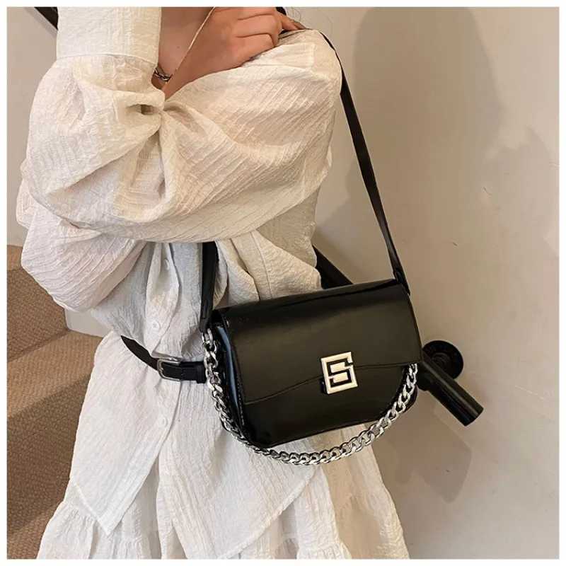 Inspiring luxury ten letter bag in Paris minimalist retro leather handbag with elegant letters and chic commuting handbag design Y250319
