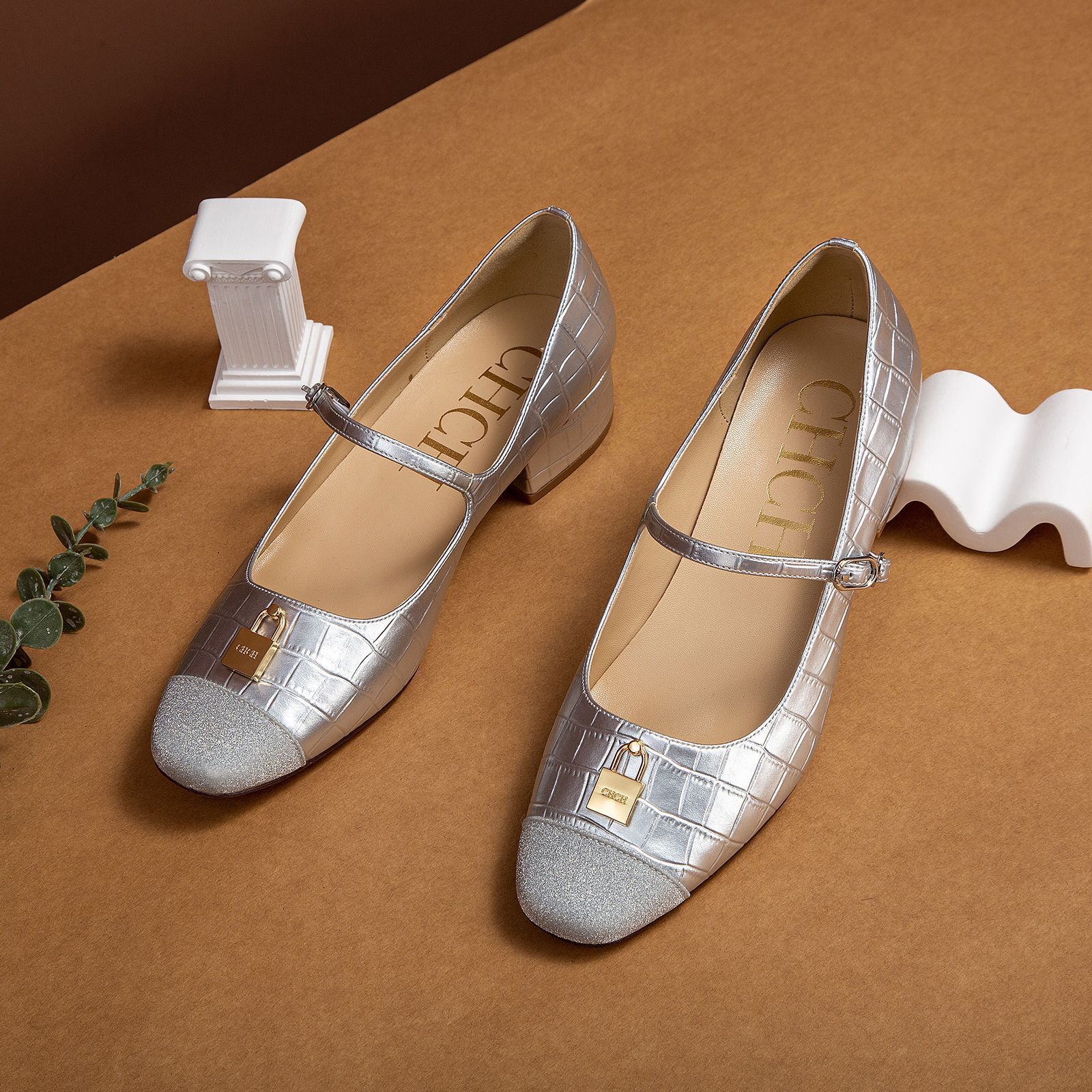 Designer CHCH French Coarse Heel Shallow Mouth With One Word Strap Mary Jane Shoes Small Fragrant Style Classic Splicing Women's Single Shoe