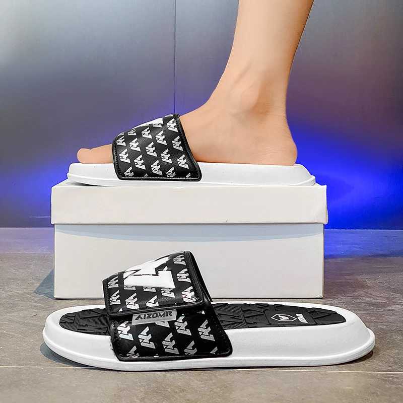 2025 New Summer Mens Fiable Flip-Flops Versatile N-Slip Mens Slippers Y250320