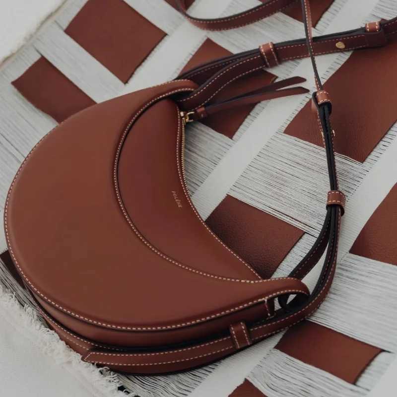French Retro One Shoulder Handbag New Leather Niche Design High end Hand Handhold Cross Body Bag Y250319