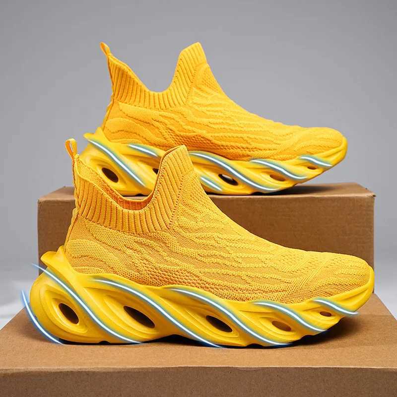 High quality yellow mens socks sports shoes breathable mesh blade shoes mens outdoor socks coaching machine lightweight platform running shoesW250320