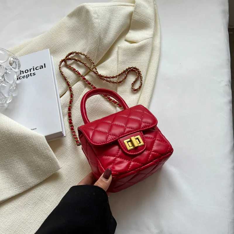 2025 Womens Fashion Mini Bag Versatile Crossbody Red Envelope High Grade Diamond Grid Chain Single Shoulder Small Square Y250319