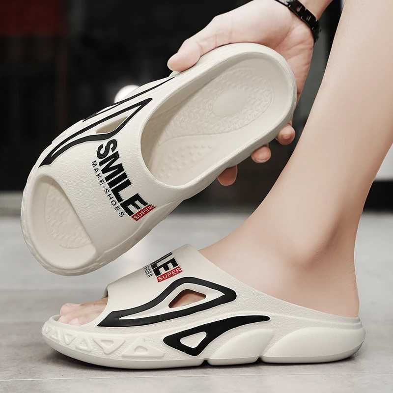 Summer new trend high-quality mens slippers outdoor thick soled non slip lightweight slippers bathroom slippers beach sandals Y250320