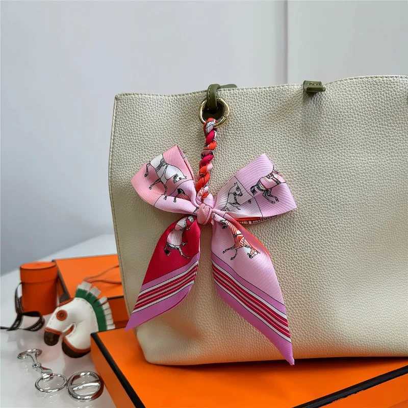 Handmade silk scarf keychain pendant colorful bow bag decoration car key with keychain accessories gift for friendsXJ250319