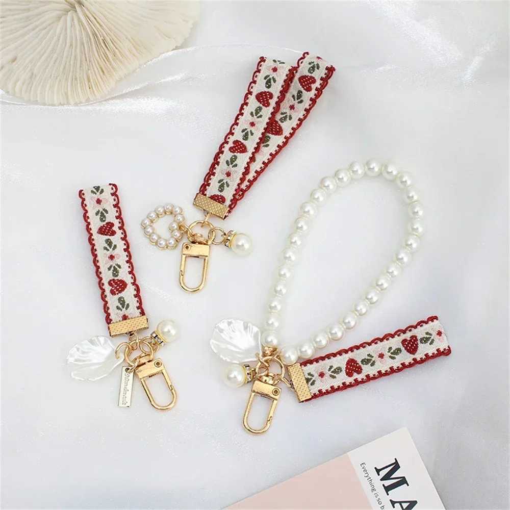 Cute Pearl Heart Keychain Sweet Strawberry Ribbon Keychain Womens Handbag Decoration Beaded Phone Case Hanging Rope DIY GiftXJ250319
