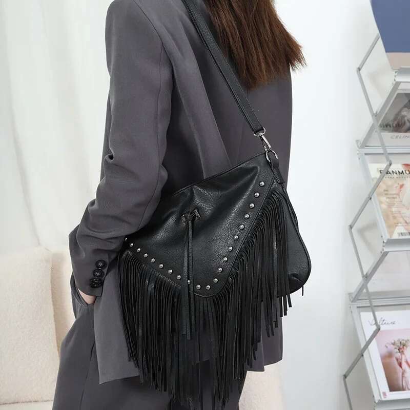 Brand Design Rivet Women Messenger Tassel Fringe Women's Shoulder Bags Handbag Travel Female Crossbody Bag Ladies Clutches