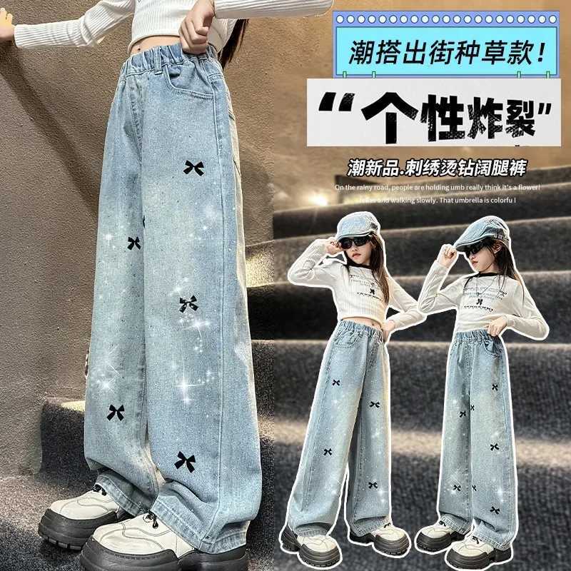 Spring 2025 childrens casual jeans with bow embroidery suitable for girls fashion street jeans childrens high waisted jeans TrousersT250326