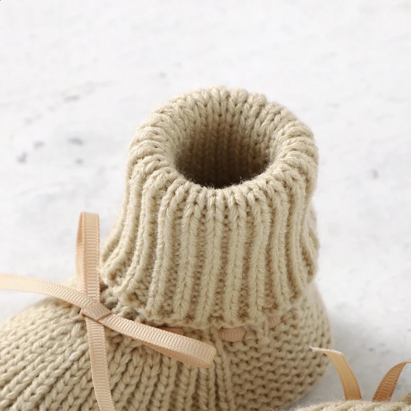 born Baby Shoes Knitted Infant Girls Boys Boots Cute Butterfly-knot Toddler Walk Bed Shoes Warm 0-18M Accessories Hats Gloves 250319