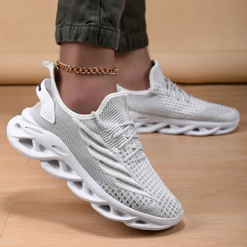 Black mens blade sports shoes anti slip outdoor sports mens running and walking shoes comfortable training tennis shoes size 39-46W250320