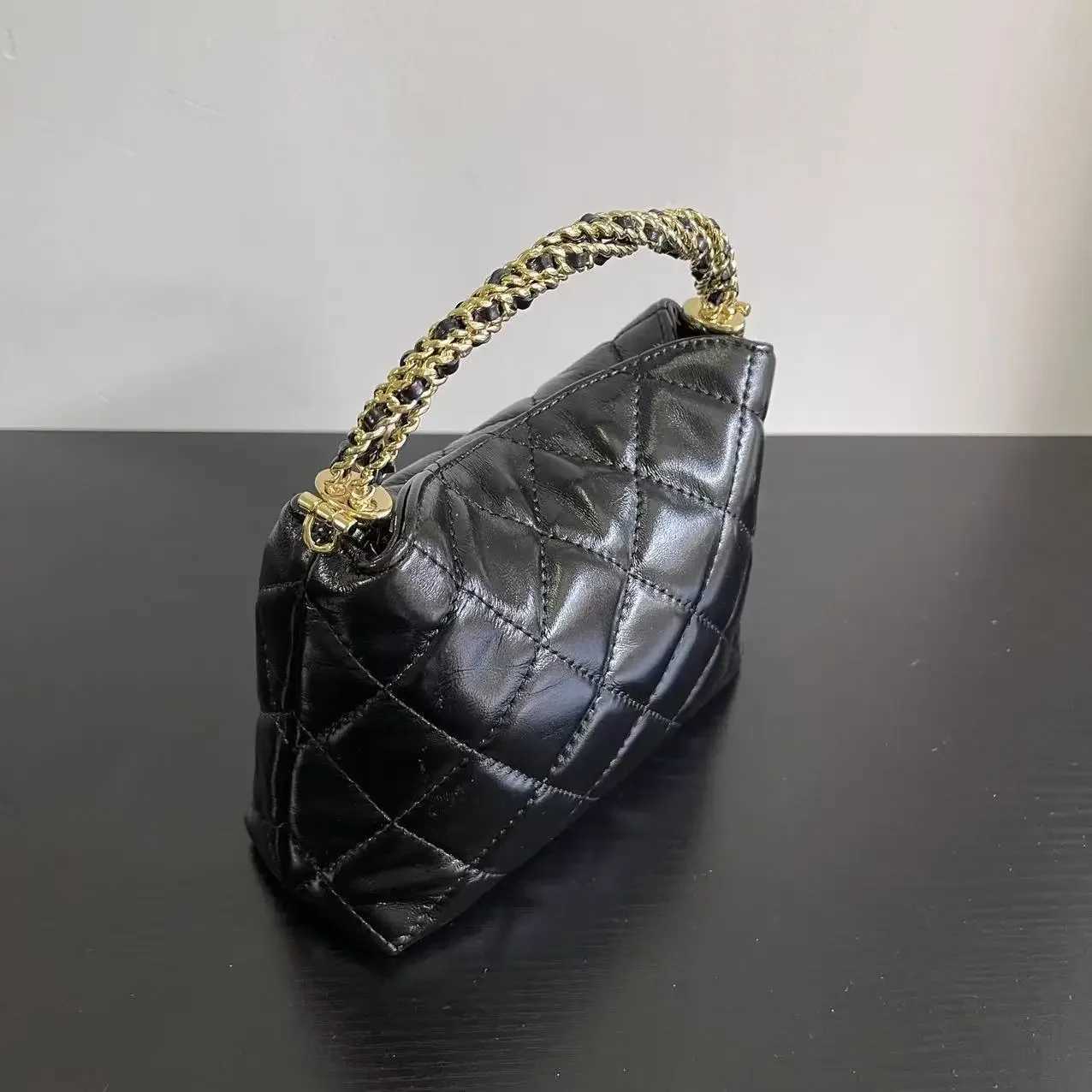 Fashionable womens Argyle chain homeless cross body bag soft retro bucket bag with handle suitable for womens shoulder bag Y250319
