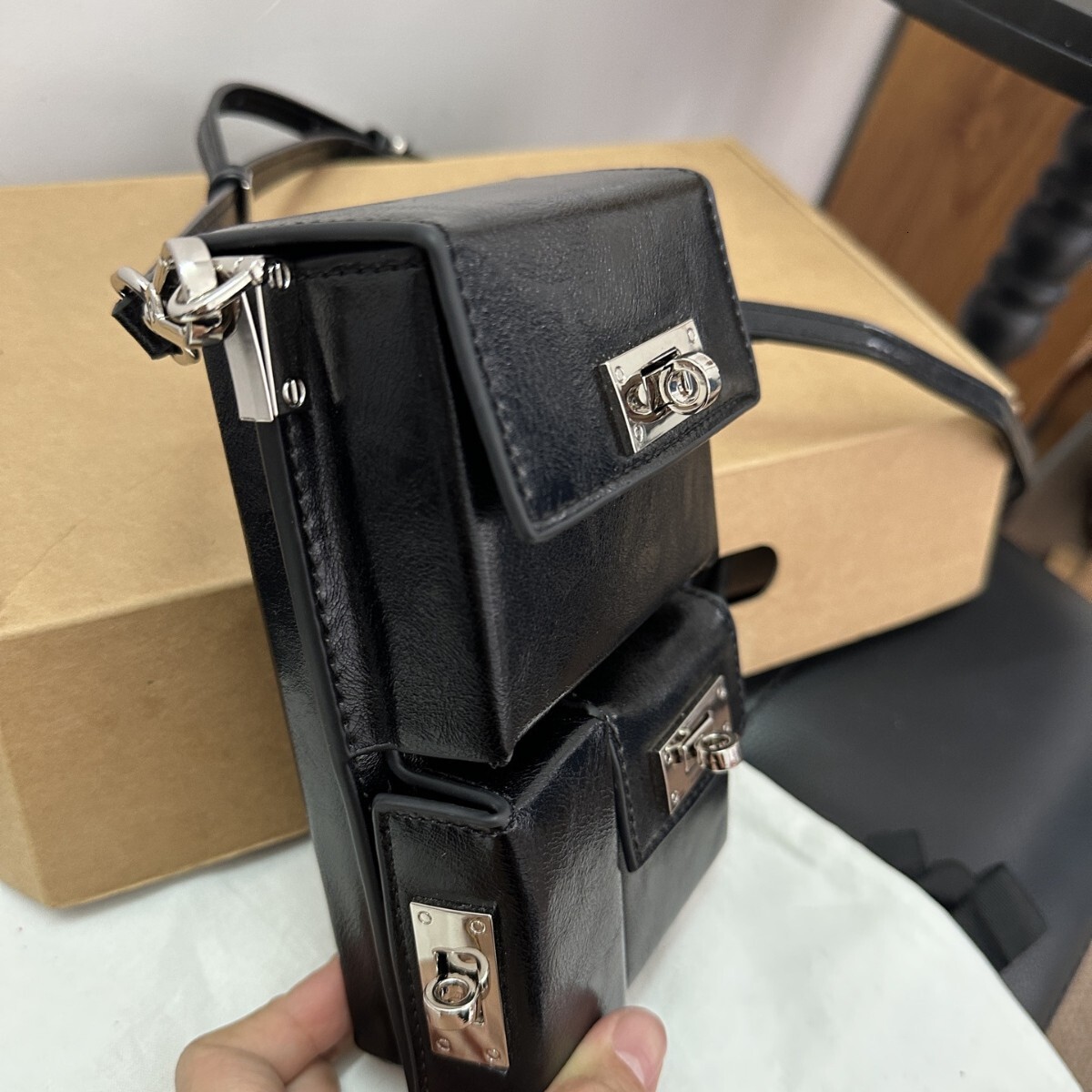 Trendy And Cool Multi Pocket Spicy Girl Small Square High-End Feeling, Armpit Crossbody Niche Phone Bag, Personalized Women's Bag