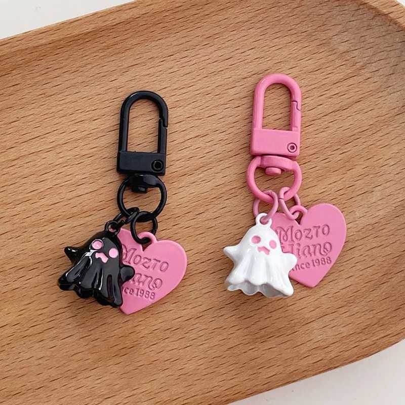 Little Ghost Keychain Halloween Ghost Love Pendant Fashion Mobile Talisman Car Key Accessories Friends GiftXJ250319