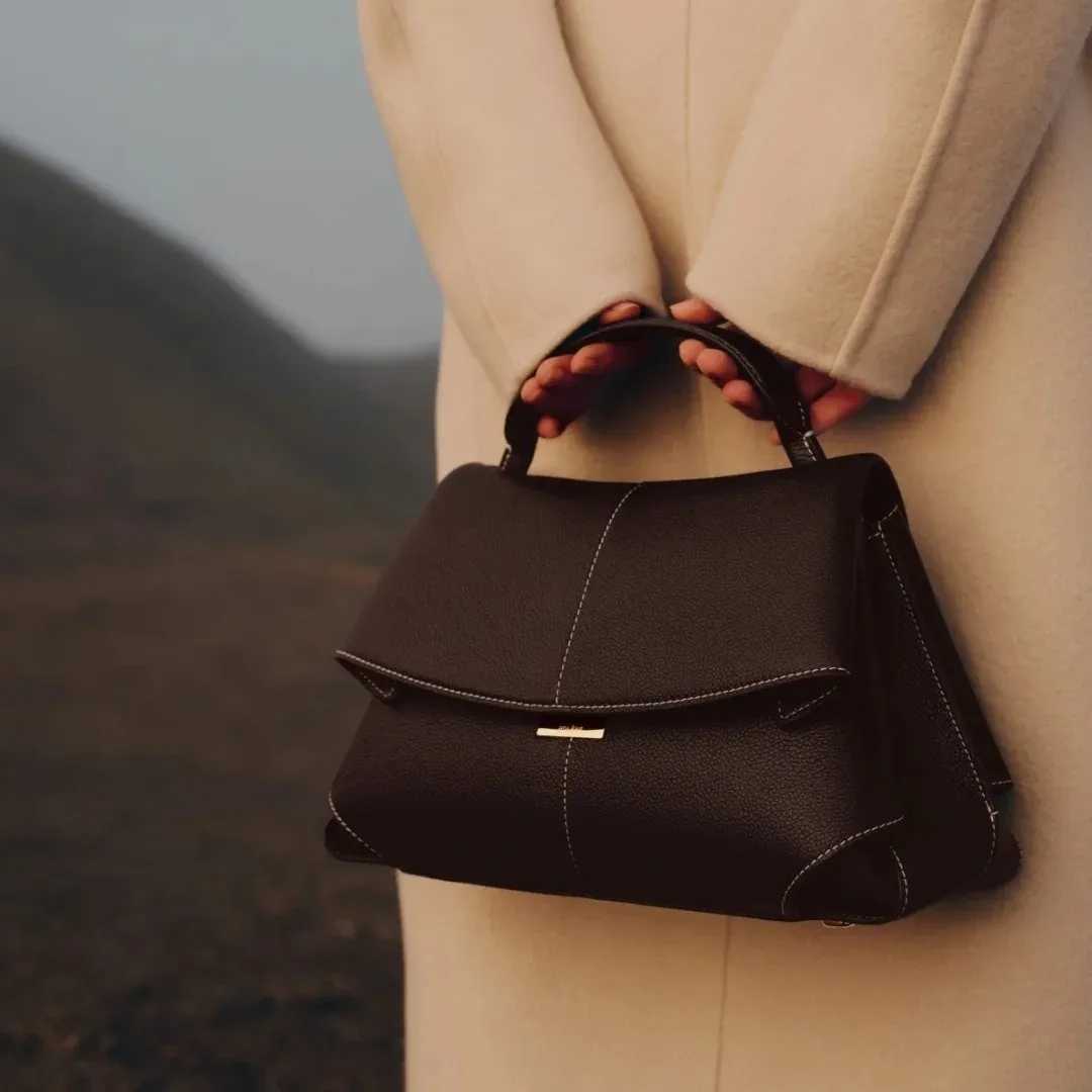 High end luxury leather bag with pleated design single shoulder large capacity commuting handbag Y250319