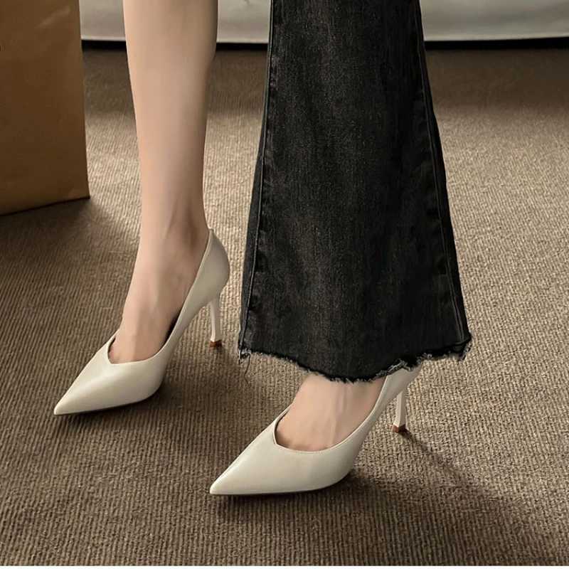 2024 Spring New Versatile Pointed Shallow Mouth Soft Sole French Elegant Thin Heel High Heel Commuter Single Shoes for WomenC250319