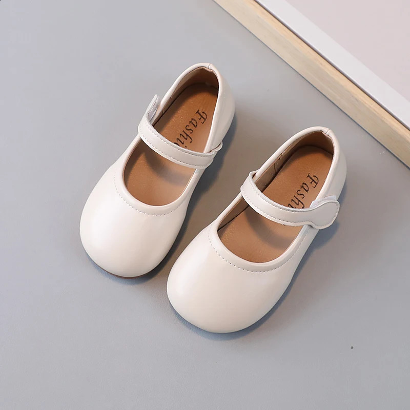 Baby Childrens Single Shoes Brown Round Head Leather Boys Girls Solid Color Soft Nonslip Kids Sandals 250312