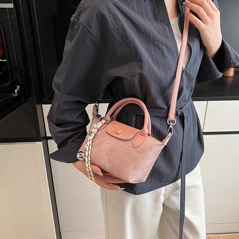 Fashionable Commuter Cross body Wallet - Lightweight Leather with RFID Protection and Minimalist Fashion Aesthetics Y250319