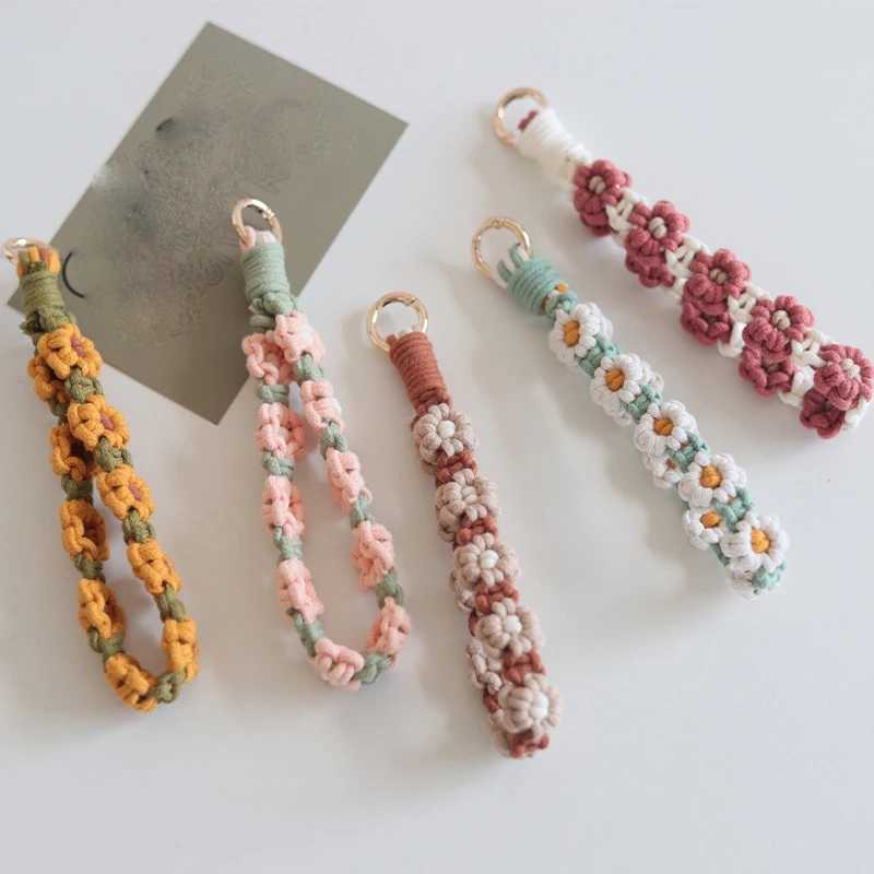 Daisy Flower Macrame wristband keychain Bohemian keychain Fob wristband drawstring bracelet keyring wallet charm crochet hookXJ250319