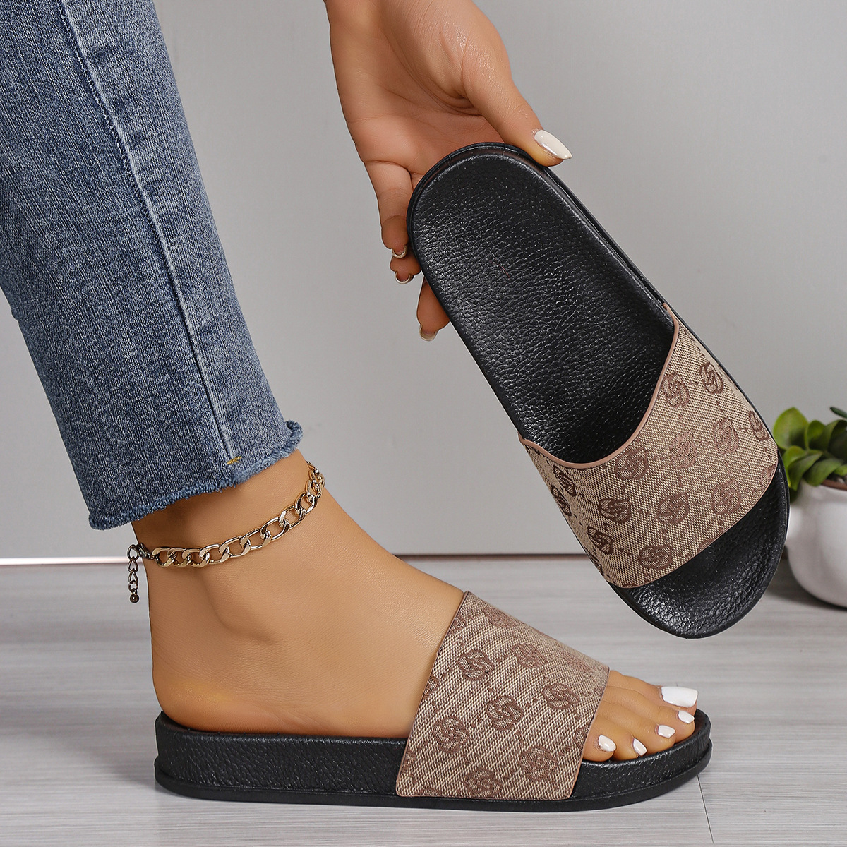 Free shipping designer slippers flat slides for womens sandals girl fashion Open toed slipper outdoor summer shoes