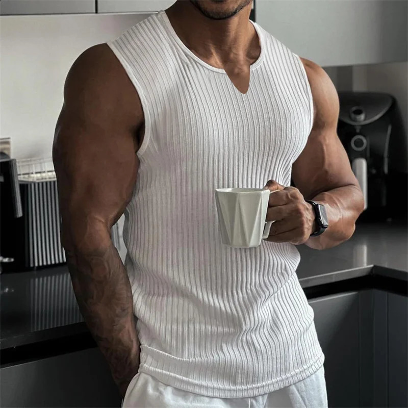 2024 Summer Vneck Tank Top Striped Gym Mens Fitness Sleeveless Shirt Sports Underwear Clothing Training 250319