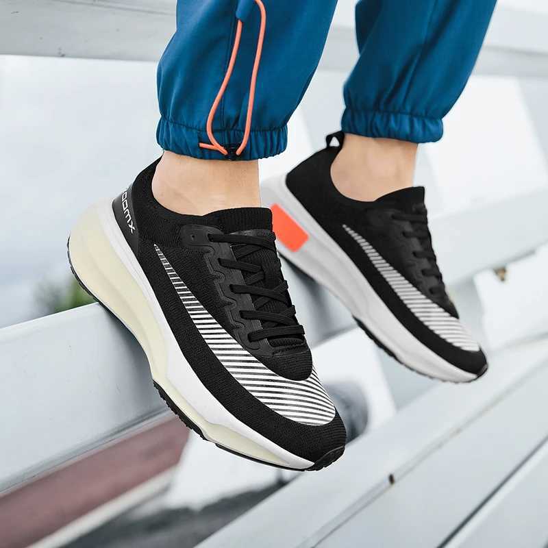 Fashionable running shoes anti slip shock-absorbing breathable road running shoes for men outdoor jogging leisure sports shoes for men Y250320
