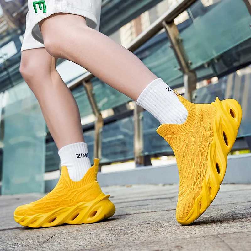 High quality yellow mens socks sports shoes breathable mesh blade shoes mens outdoor socks coaching machine lightweight platform running shoesW250320