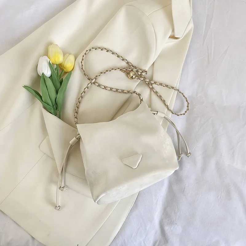 Simple New Fashion Bucket Bag Crossbody Bag Popular Chain Handbag Womens Bag 2024 Spring Shoulder Bag Purses and Handbags Y250319