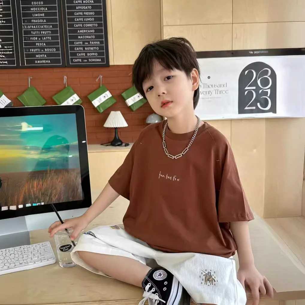 Childrens clothing embroidered letter handsome T-shirt 2024 summer new boy simple short sleeved Korean casual T-shirtT250320