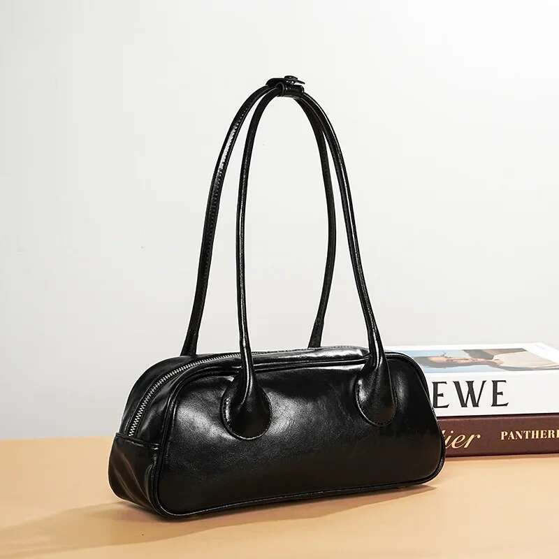 Fashion Portable Baguette Retro High-Quality Cowhide Large-Capacity Bowg Underarm Shoulder Bag Niche Design Light