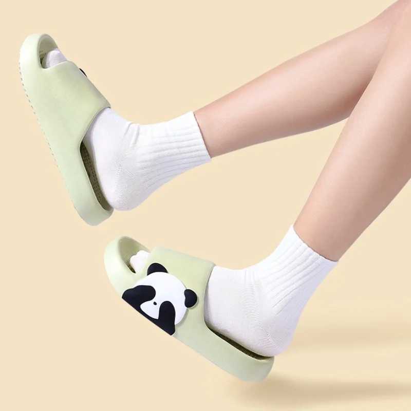 Soft and soft bottom Wens slider absorbs impact with its N-slip Bathro slider cute panda printing flat slider Y250320