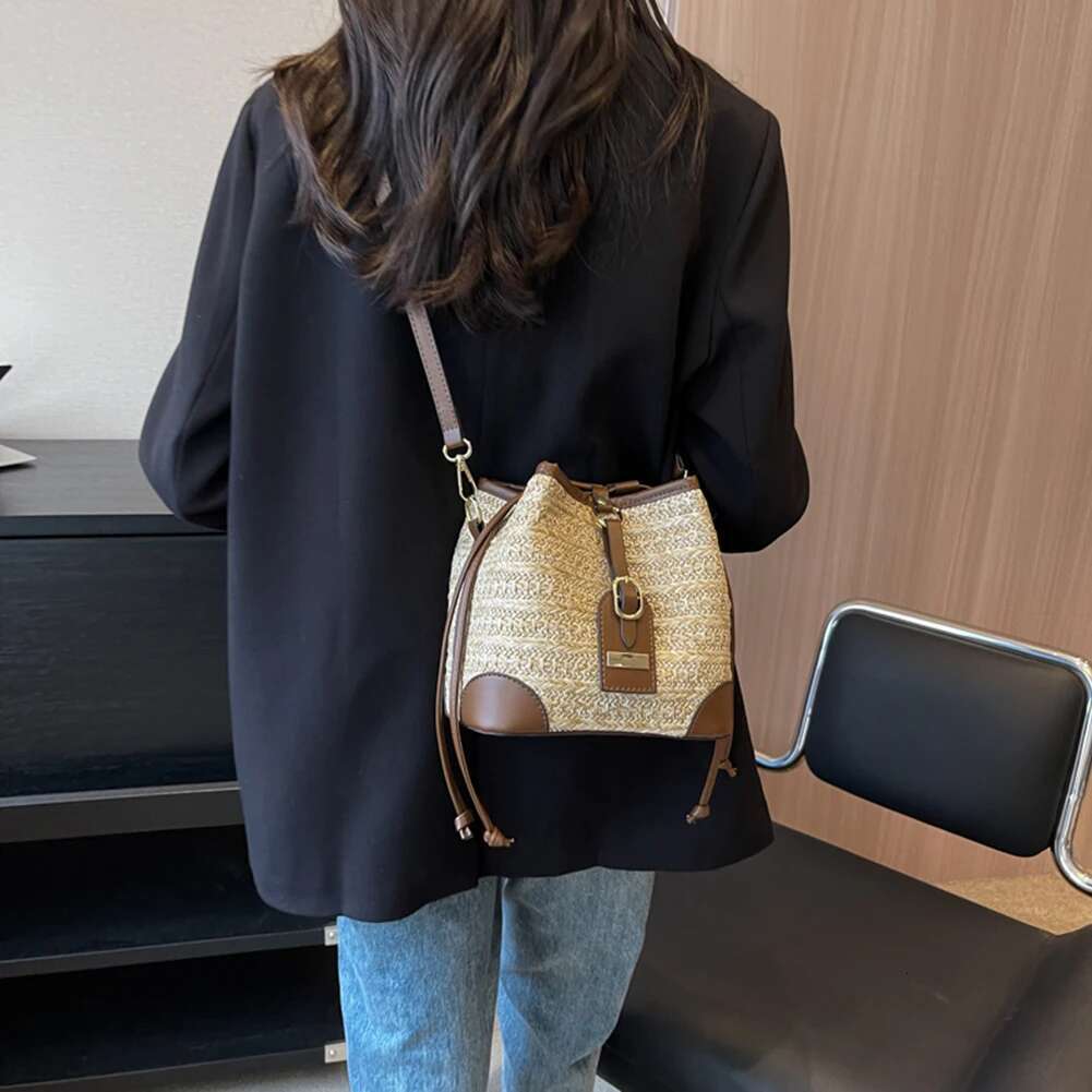 Women Bucket PU Ing Woven Straw Shoulder Bags Fashion Handmade Casual Elegant Simple Beach Bag Purse