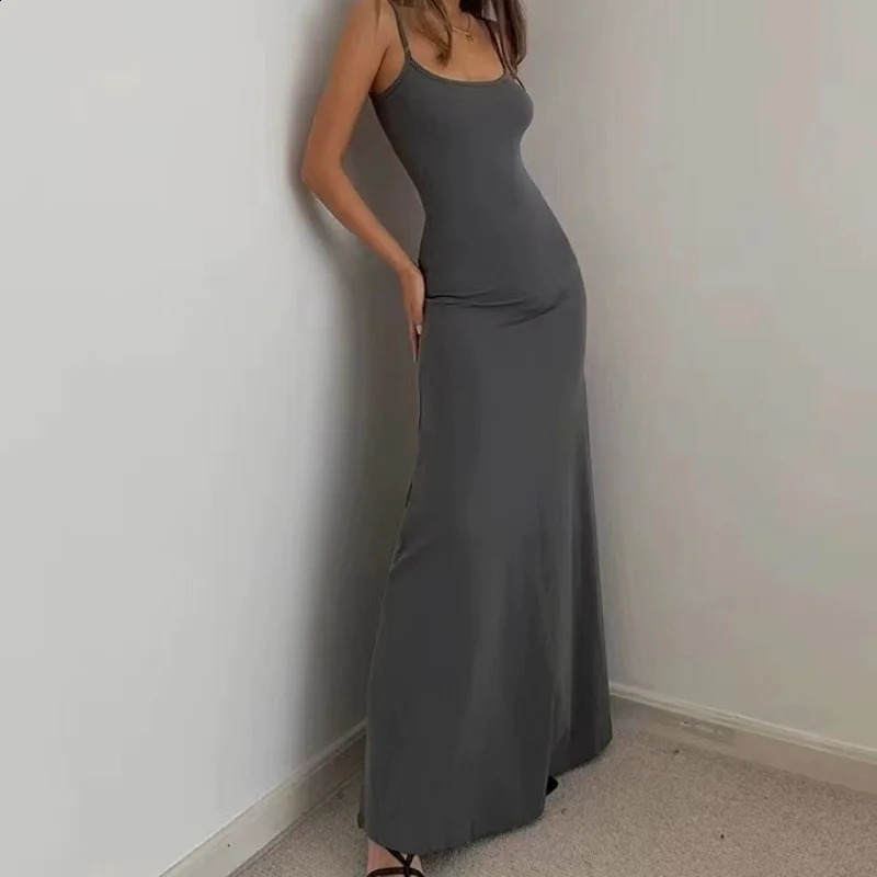 Fashionable Minimalist and Casual Style The Suspender Long Dress Is Super A- shaped with a Curvy and Stylish Figure The S-w 250319