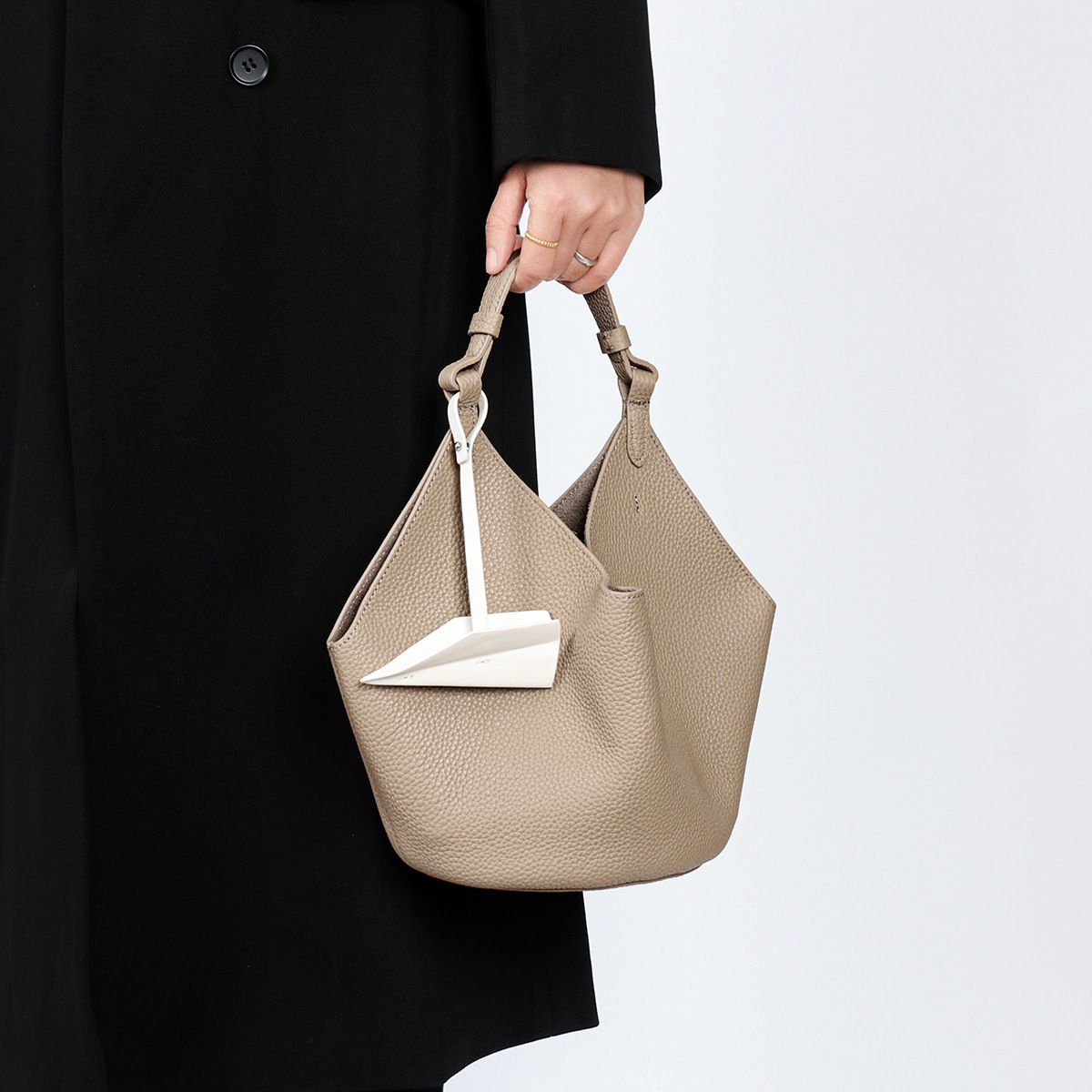 Genuine Bucket Niche Large Capacity High End Feeling Top Layer Cowhide Handbag Women S Genuine Leather Vegetable Basket Bag Shoulder Bags