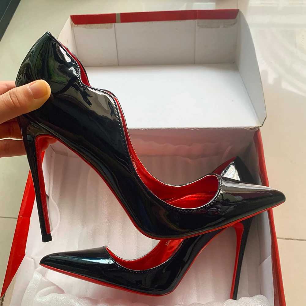 Warm sexy and elegant pump high heels with glossy patent Balck white side V-shaped cut high H-angle toe party curled cut celebrity shoes Y250319