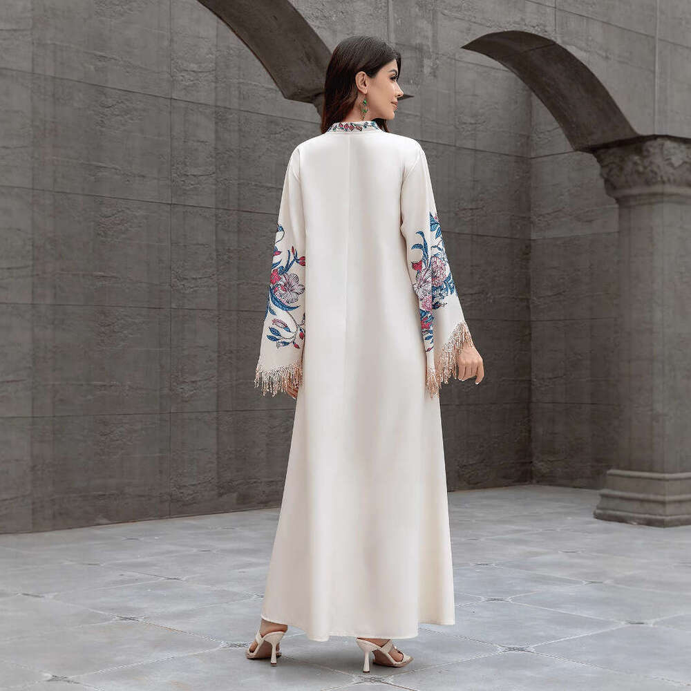 Sw0916 Muslim Women's Robe V-Neck Embroidered Tassel Style Arab Dress Abaya