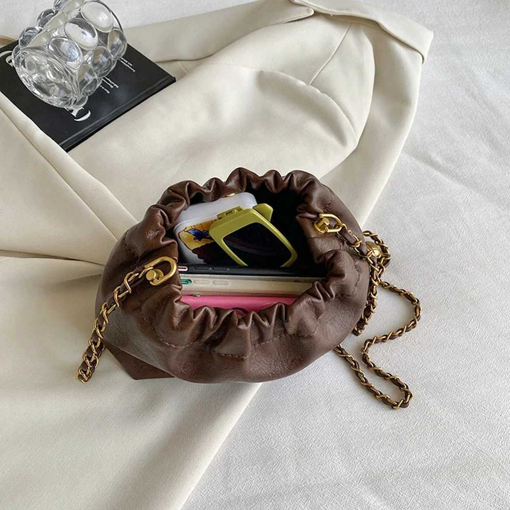 2024 New Womens Chain Shoulder Bag Classic Cross Handbag Casual Wrinkled Tramp Bag Strap Girls Fashion Money Bag Y250319