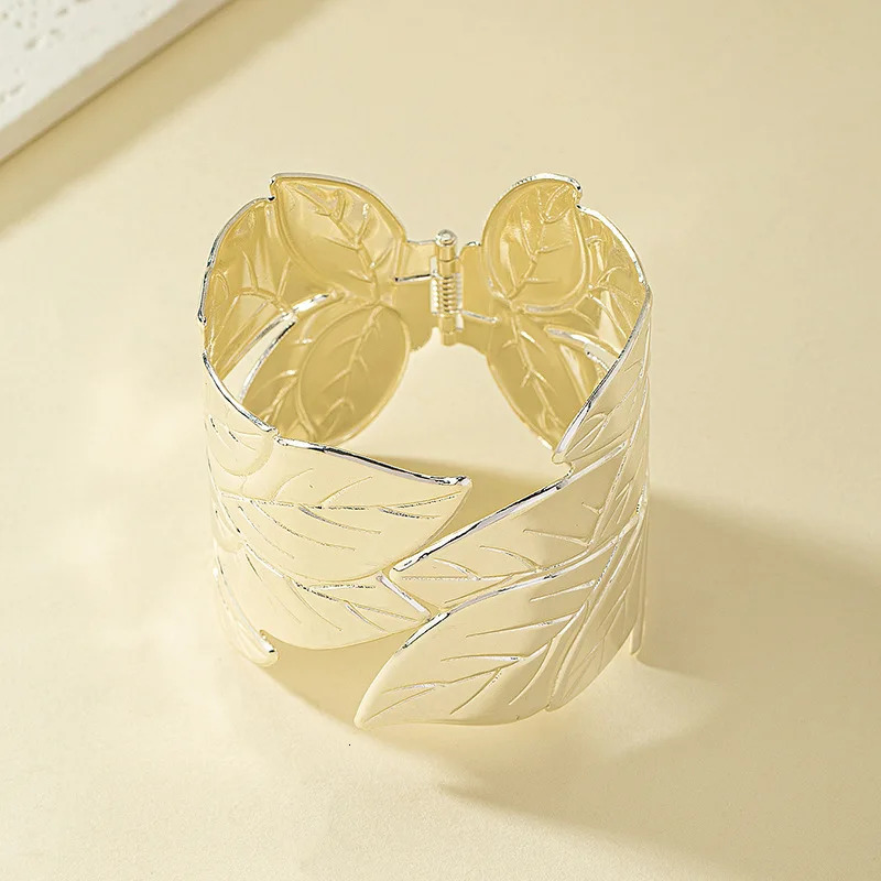 YANGLIUJIA Metal The Leaves Bracelet European American Style Personality Fashion Bracelet Ms Girl Travel Wedding Accessories 250320
