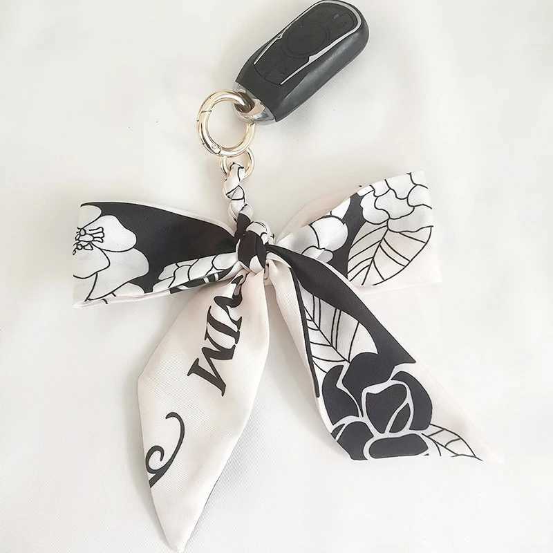 New Womens Soft Silk Scarf Keychain Womens Bag Ribbon Bow Pendant Fashion Car Keyring Bracket Charm Gift AccessoriesXJ250319