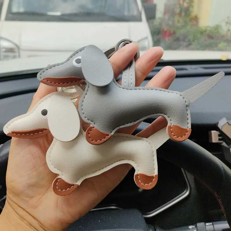 Fashion Car Sausage Dog Keychain PU Leather Dog Keychain Womens Bag Pendant Jewelry Pavilion Keyring Keyholder GiftXJ250319
