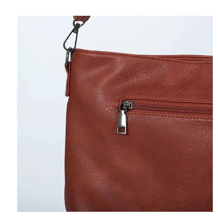 Brand Design Rivet Women Messenger Tassel Fringe Women's Shoulder Bags Handbag Travel Female Crossbody Bag Ladies Clutches
