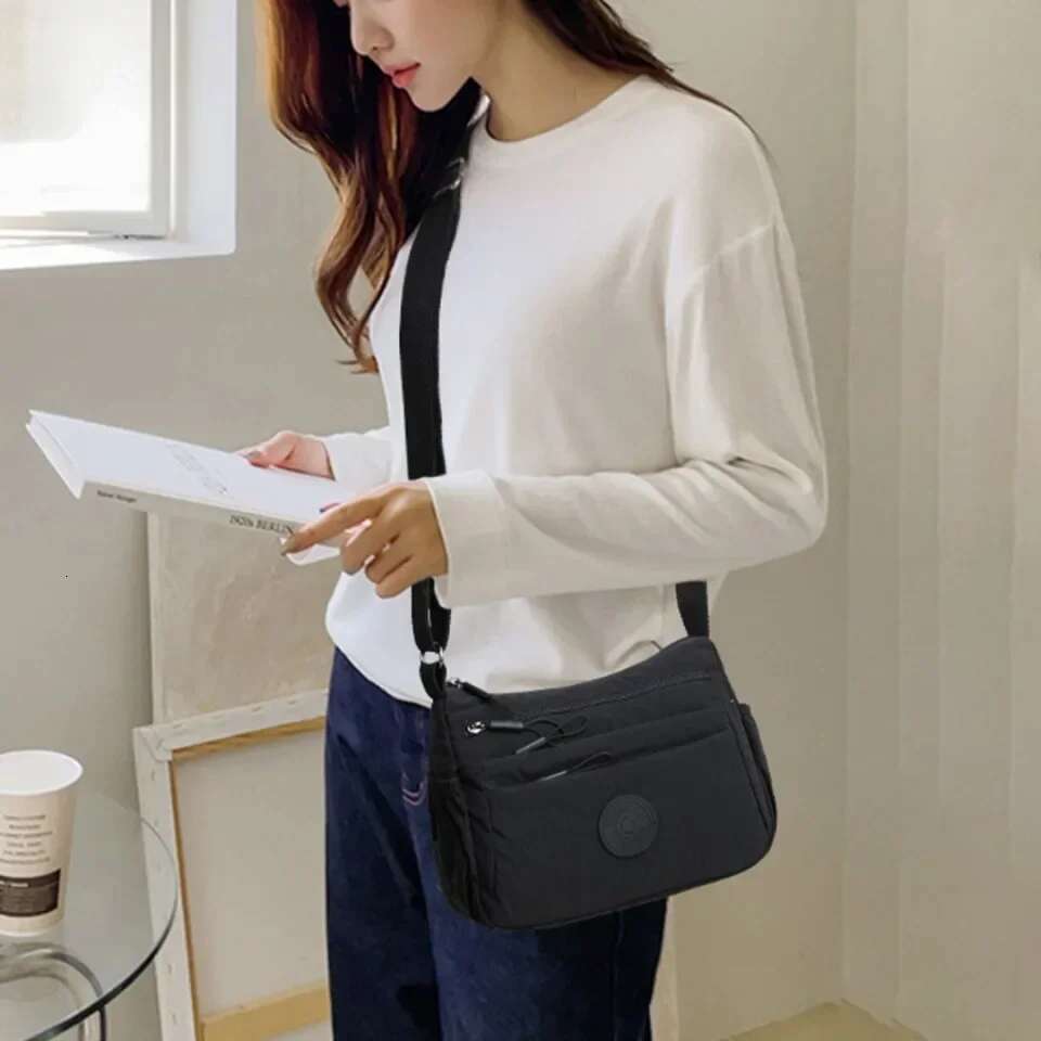 Multi-Layer Casual Light Weight Shoulder Crossbody Bags Women's Fashion Simple Commuting Middle-Aged And Elderly Mother Sac 2025