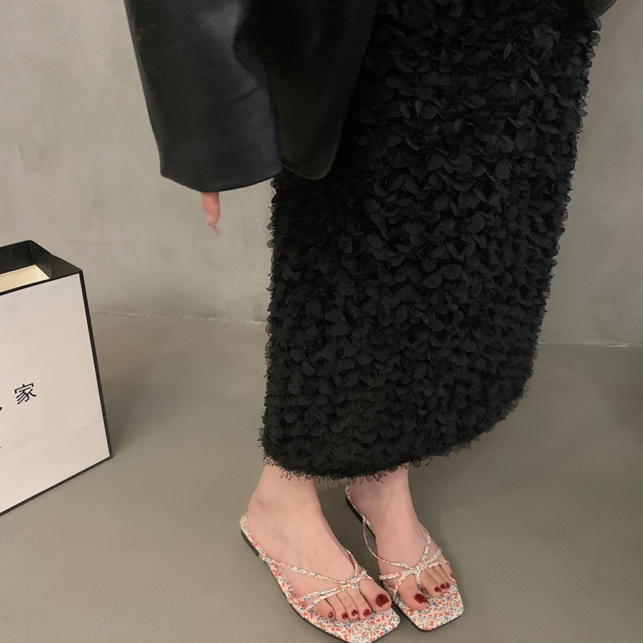 French Style Designer Slippers, Women's Sandal Outdoor Scatter Shoes, Wearing A Luxurious Feeling 2025 Summer New Silver Flat Slippers With Skirt