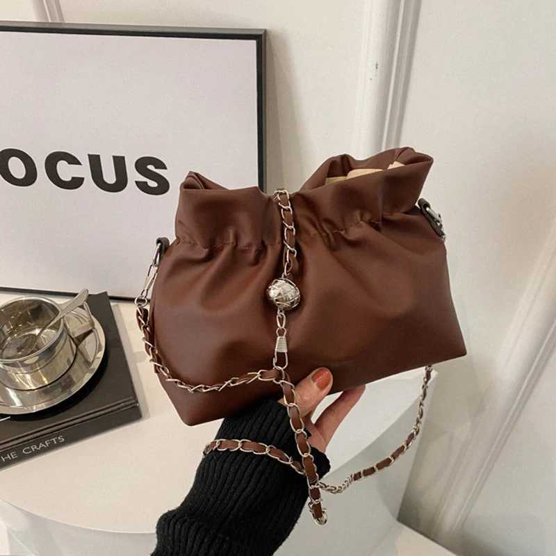 Womens Chain Bag Fashion Edition Classic Solid Color Cross Body Bag Drstring Shoulder Bag Silver Bucket Bag Y250319