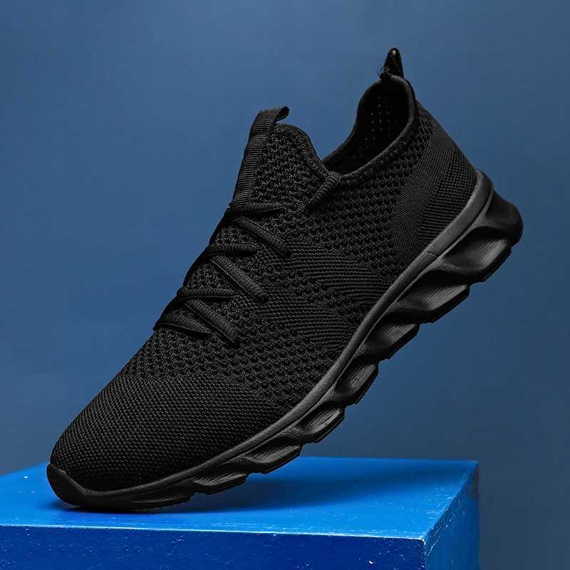 New mens jogging and leisure shoe brand outdoor fashion running shoes lace top breathable and comfortable sports shoes bladesW250320